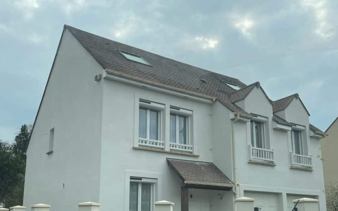 Maison 95 Soisy sous montmorency : peinture façade et boiseries cache moineaux sous toiture – nettoyage façade par Dylan Winterstein – façadier 95